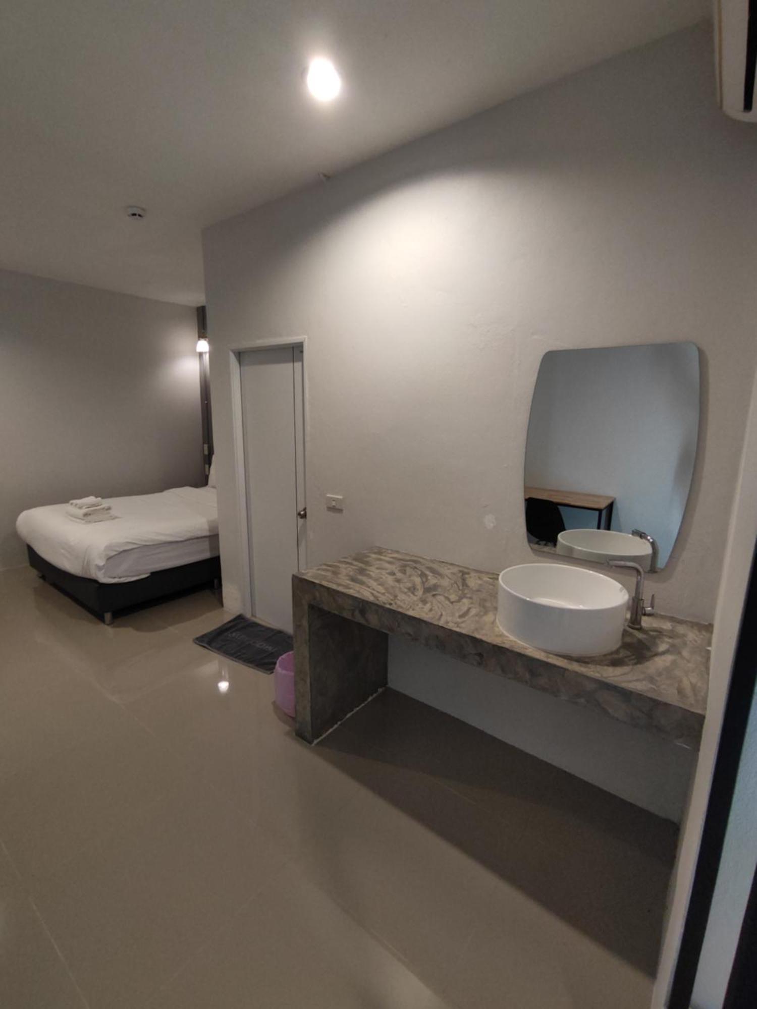 Life Hotel Rong Khun Ban Mai  외부 사진